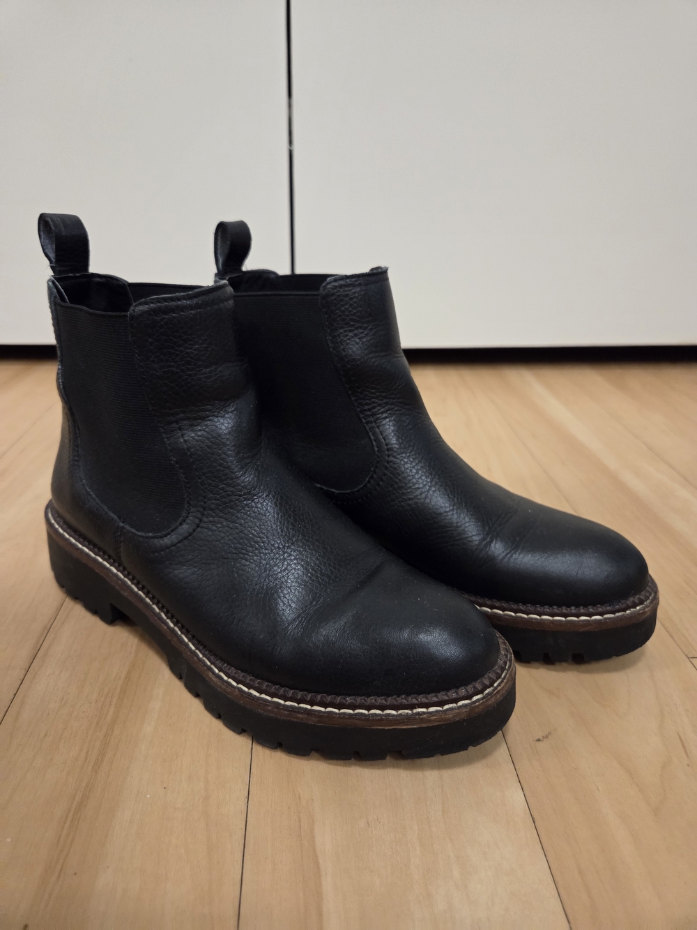 Women's Black Leather Chelsea Boots - Water Resistant